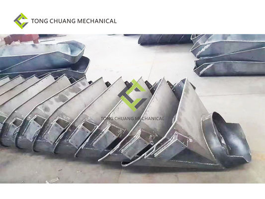 กำหนดเอง ชิ้นส่วนรถบรรทุกคอนกรีตผสมเสร็จ Square Mixer Truck Feed Hopper
